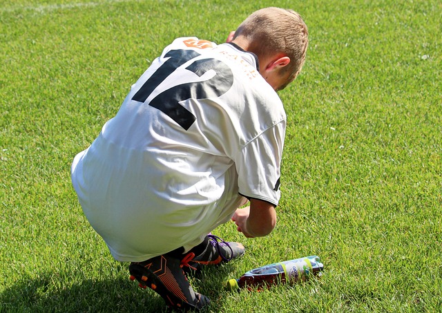 2-1逆转！超级后卫踢疯了，梅开二度导演逆袭，巴萨狂揽4连胜